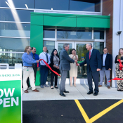 Dignitaries-Chamber-North-Shore-Bank-celebrate-Mequon-ribbon-cutting